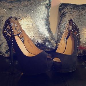 Women’s size 11 heels